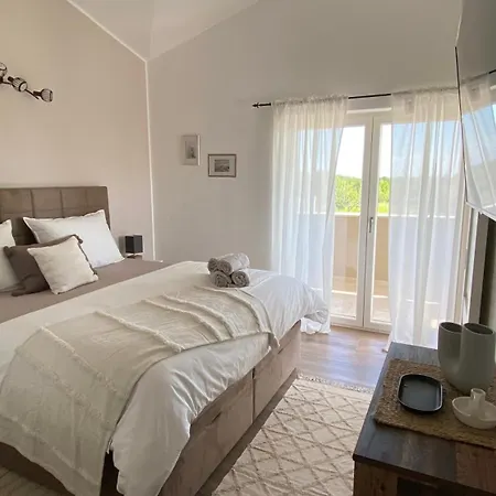 Milandro - Luxus & Ruheoase Lasci