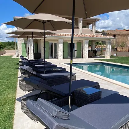 Milandro - Brand New Luxury Villa Lasci