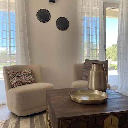 Milandro - Luxus & Ruheoase Lasci