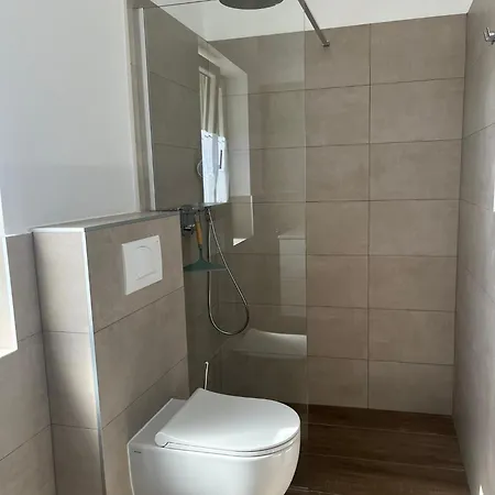 Milandro - Luxus & Ruheoase Lasci