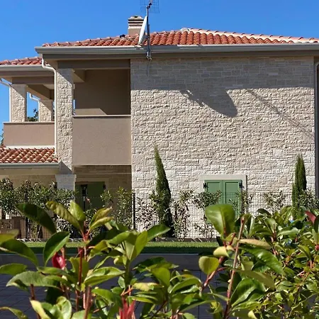 Milandro - Luxus & Ruheoase Lasci